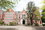 慶応大学